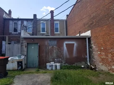 149 E Jackson St, Virden, IL 62690 photo 2