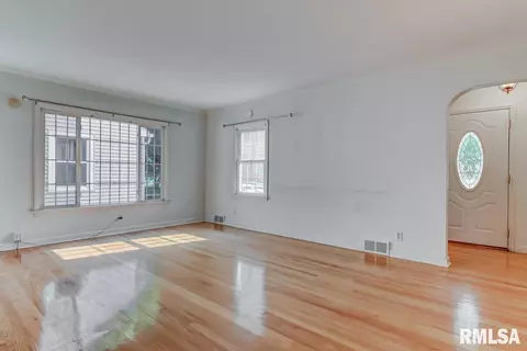 2043 S Walnut Rd, Springfield, IL 62704 photo 5