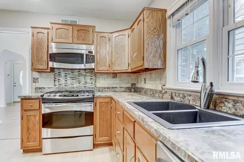 2043 S Walnut Rd, Springfield, IL 62704 photo 10