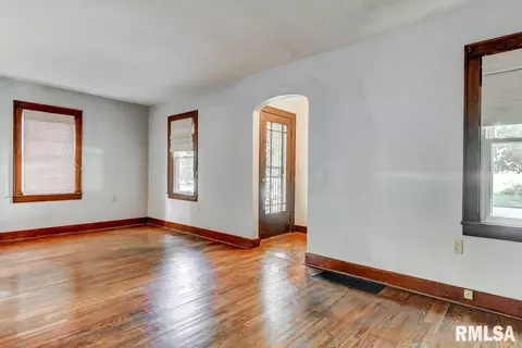 3324 S Spring St, Springfield, IL 62703 photo 5