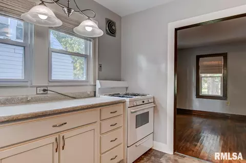 3324 S Spring St, Springfield, IL 62703 photo 8