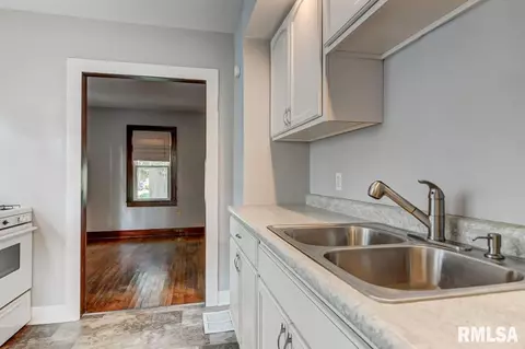 3324 S Spring St, Springfield, IL 62703 photo 9