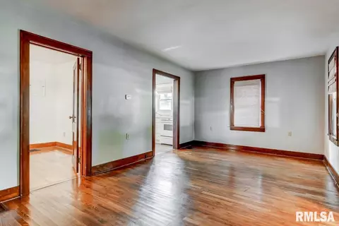 3324 S Spring St, Springfield, IL 62703 photo 4