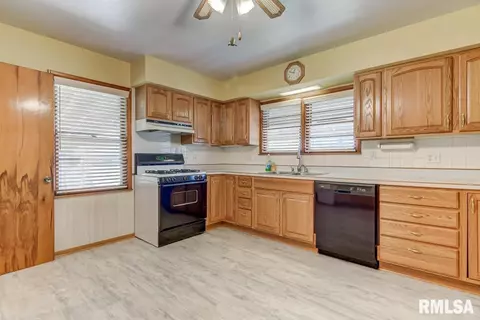 2373 E Converse Ave, Springfield, IL 62702 photo 8