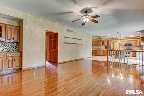 6409 Willow Springs Rd, Springfield, IL 62712 photo 6