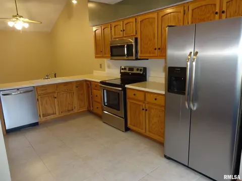 2104 Brook Mill Ct, Springfield, IL 62704 photo 7