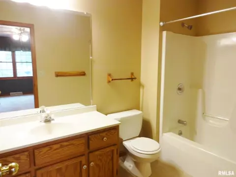 2104 Brook Mill Ct, Springfield, IL 62704 photo 12