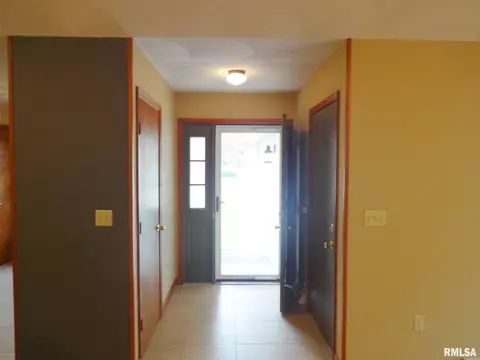 2104 Brook Mill Ct, Springfield, IL 62704 photo 2