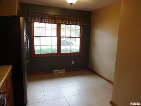 2104 Brook Mill Ct, Springfield, IL 62704 photo 8