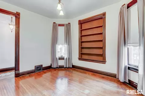 809 S 4th St, Springfield, IL 62703 photo 5