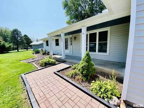 105 Brookview Dr, Abingdon, IL 61410 photo 2