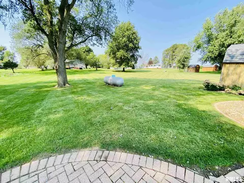 105 Brookview Dr, Abingdon, IL 61410 photo 8