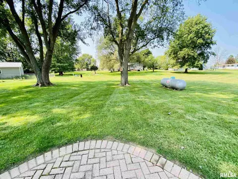 105 Brookview Dr, Abingdon, IL 61410 photo 9