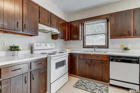 112 Veneto Villa, Springfield, IL 62703 photo 10