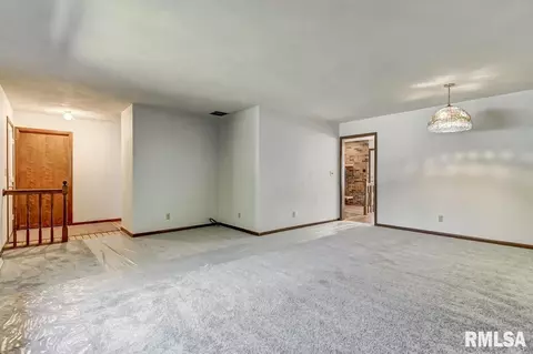 2836 Crown Pt, Springfield, IL 62704 photo 6