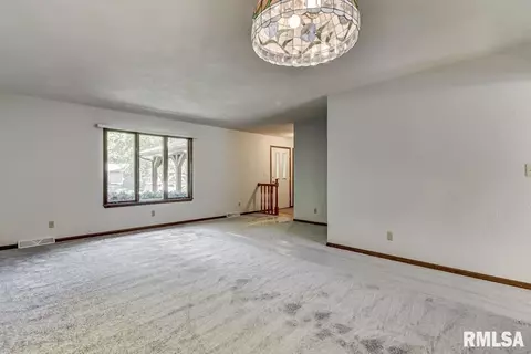 2836 Crown Pt, Springfield, IL 62704 photo 4