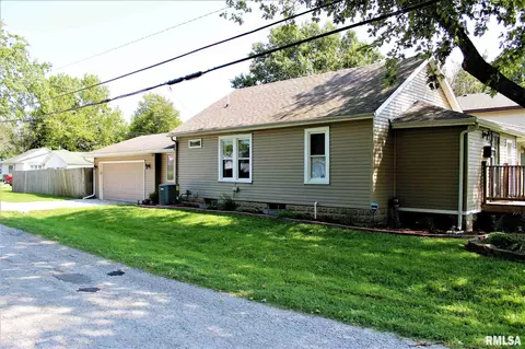 403 E Locust St, Chatham, IL 62629 photo 17