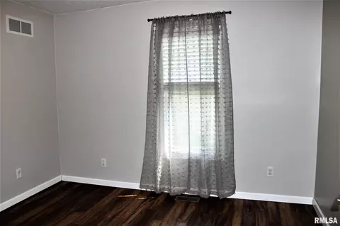 403 E Locust St, Chatham, IL 62629 photo 13