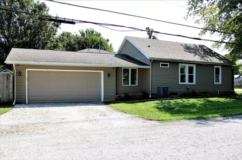 403 E Locust St, Chatham, IL 62629 photo 16