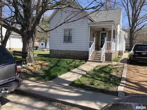224 N Oak St, Bluffs, IL 62621 photo 1