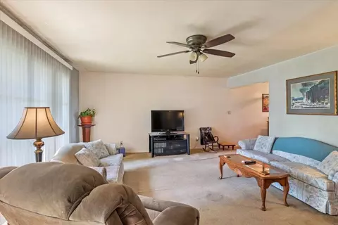 68 Del Mar Dr, Springfield, IL 62703 photo 2