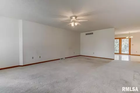6521 Brent Dr, Springfield, IL 62712 photo 5