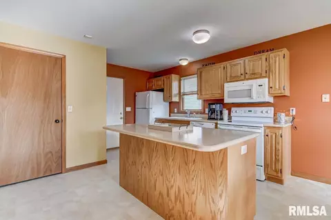 3042 Twin Lakes Dr, Springfield, IL 62702 photo 14