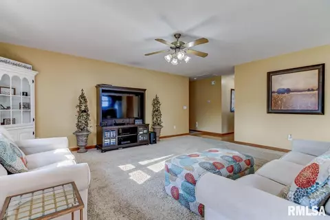 3042 Twin Lakes Dr, Springfield, IL 62702 photo 5