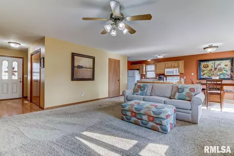 3042 Twin Lakes Dr, Springfield, IL 62702 photo 6
