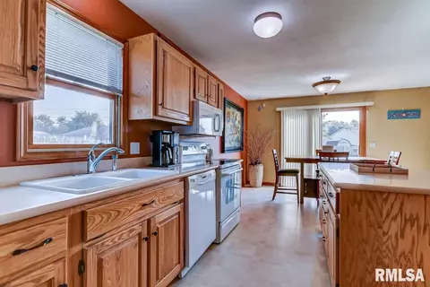 3042 Twin Lakes Dr, Springfield, IL 62702 photo 15
