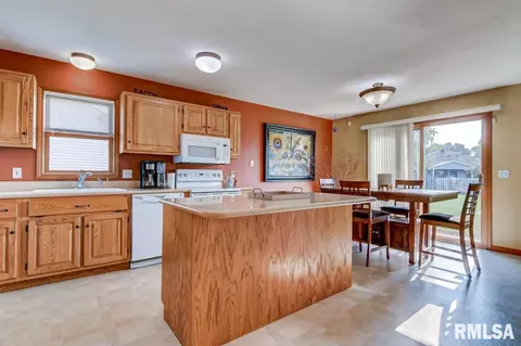 3042 Twin Lakes Dr, Springfield, IL 62702 photo 9