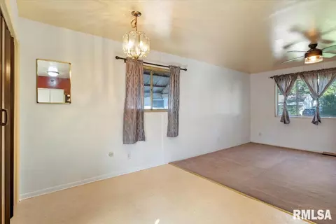 1820 E Bertman Ave, Springfield, IL 62702 photo 12