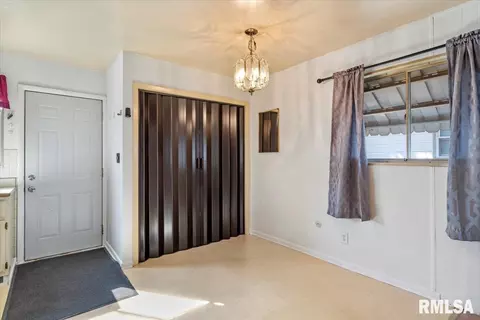 1820 E Bertman Ave, Springfield, IL 62702 photo 13