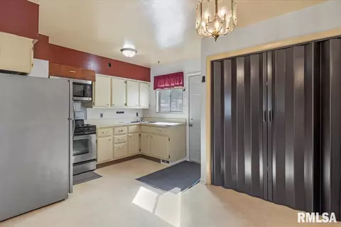 1820 E Bertman Ave, Springfield, IL 62702 photo 10