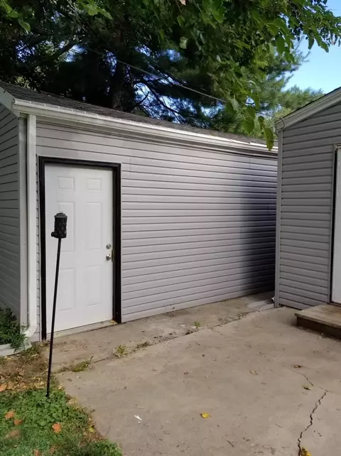 15 Hedge Dr, Springfield, IL 62702 photo 2