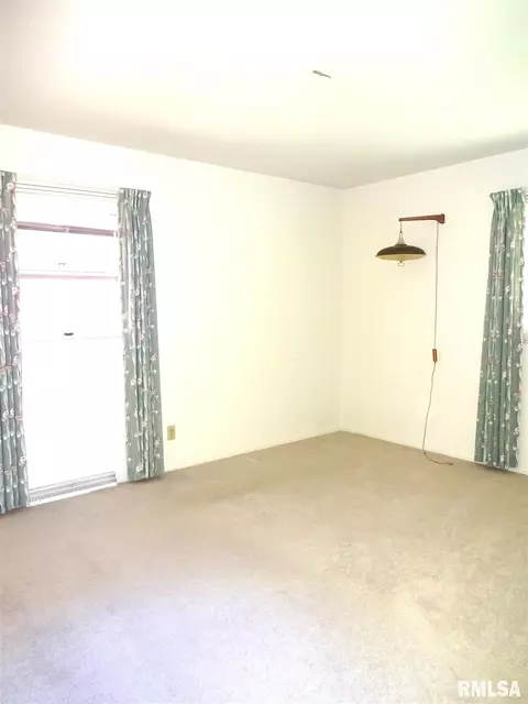 606 Witherspoon Dr, Springfield, IL 62704 photo 7