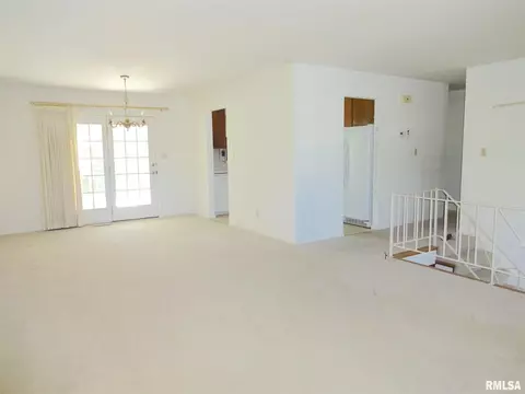 606 Witherspoon Dr, Springfield, IL 62704 photo 3