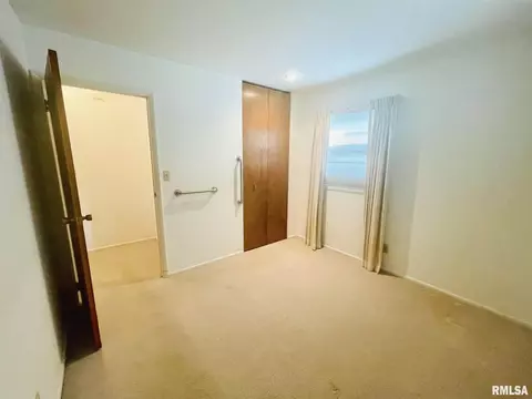 606 Witherspoon Dr, Springfield, IL 62704 photo 9