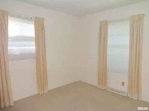 606 Witherspoon Dr, Springfield, IL 62704 photo 8