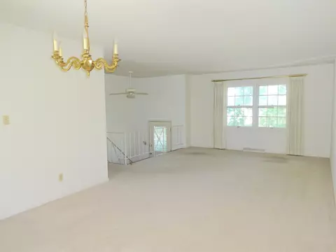 606 Witherspoon Dr, Springfield, IL 62704 photo 4
