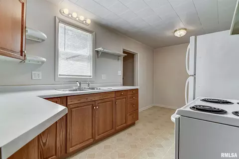 818 W Calhoun Ave, Springfield, IL 62702 photo 8