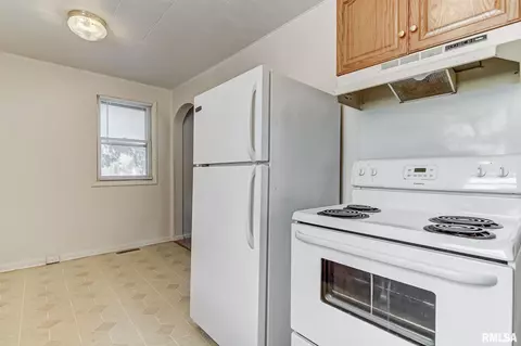 818 W Calhoun Ave, Springfield, IL 62702 photo 6