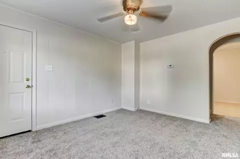 818 W Calhoun Ave, Springfield, IL 62702 photo 4