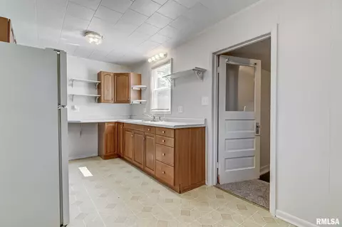 818 W Calhoun Ave, Springfield, IL 62702 photo 9