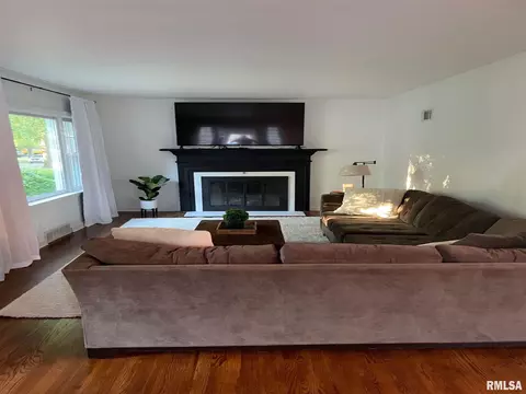 2108 Marland St, Springfield, IL 62702 photo 3