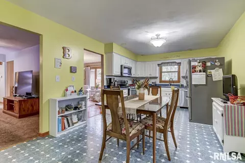 10 Apache Dr, Springfield, IL 62711 photo 6