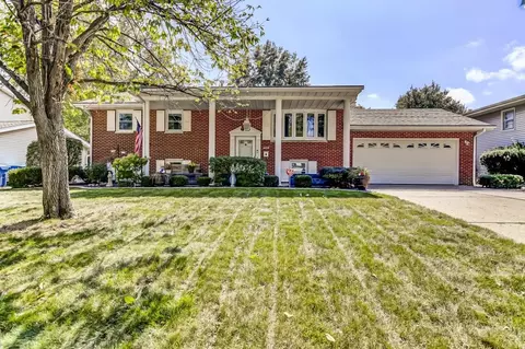 2208 Kaskaskia Dr, Springfield, IL 62702 photo 1