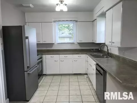 3325 S 4th St, Springfield, IL 62703 photo 4