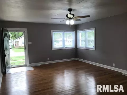 3325 S 4th St, Springfield, IL 62703 photo 8