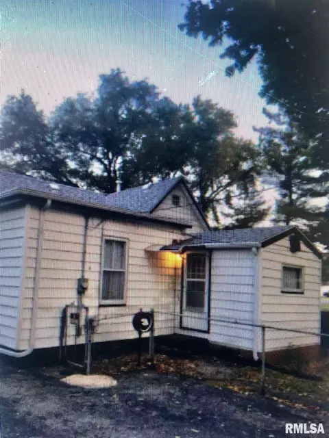 1606 S 11th St, Springfield, IL 62703 photo 2